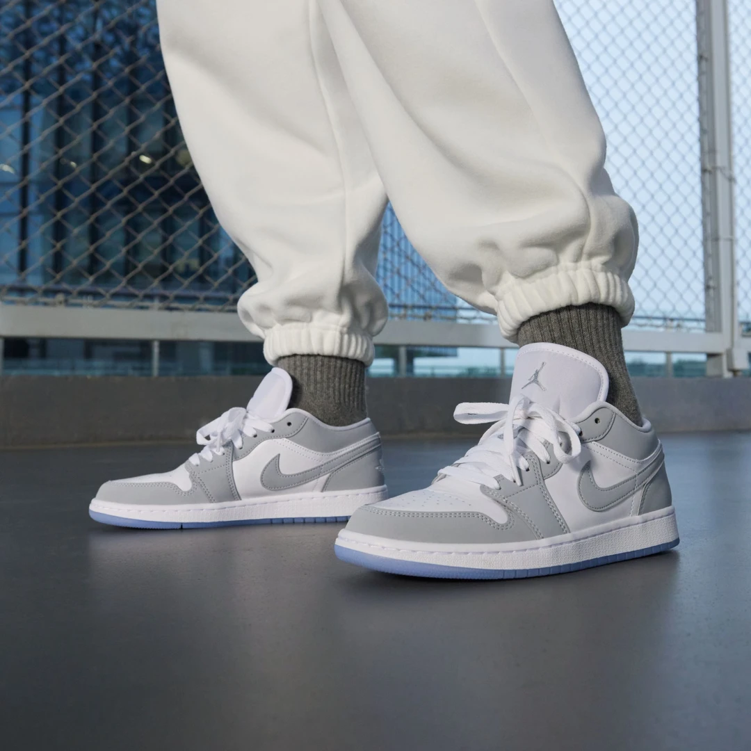 Jordan官方AJ1板鞋运动鞋刺绣低帮缓震复古白灰少年感DC0774-105