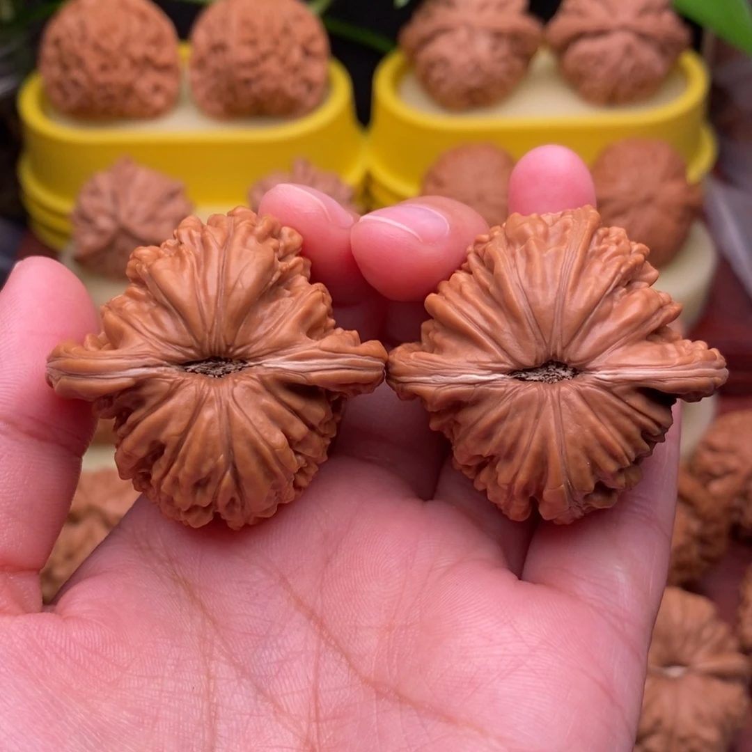 把件文玩核桃41老树红皮四座楼“大漏”