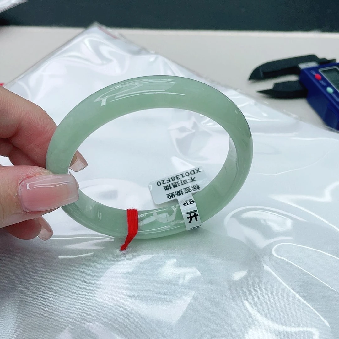 翡翠手镯未镶嵌正58