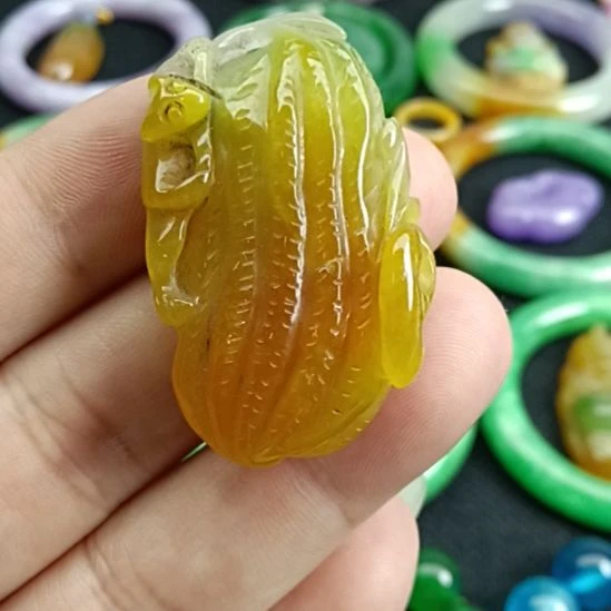 翡翠未镶嵌挂件翡翠