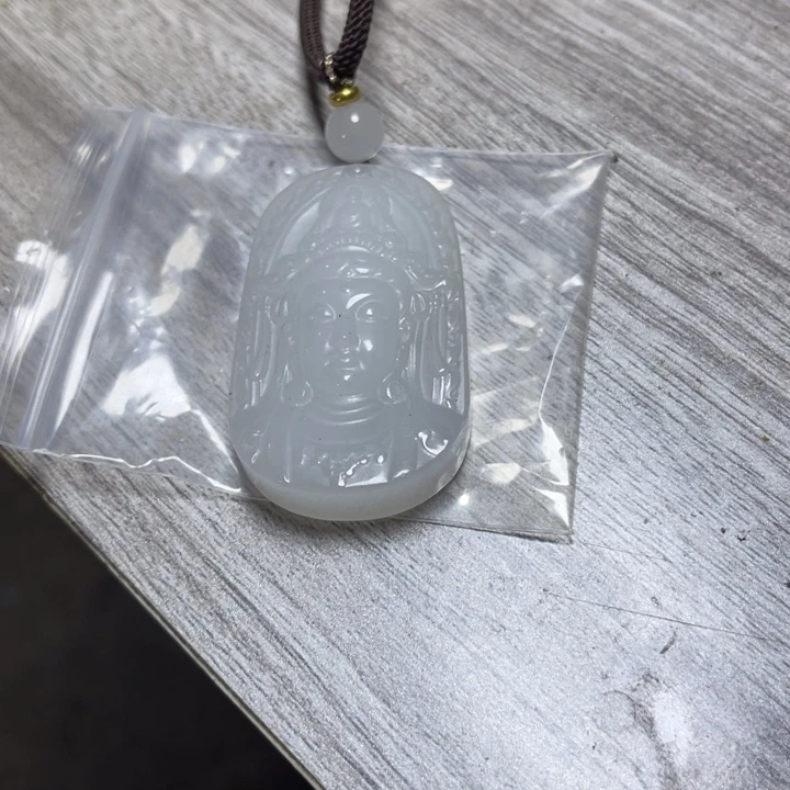 石英质玉未镶嵌颈饰