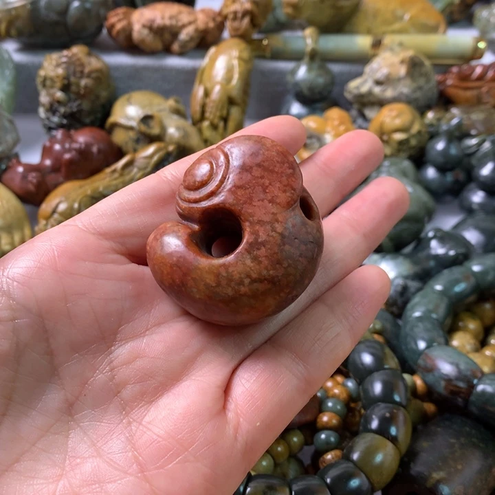 未镶嵌岫岩河磨玉（透闪石质玉）把件