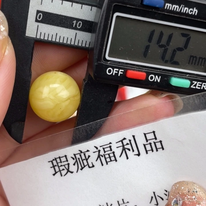 未镶嵌琥珀裸石微瑕1232