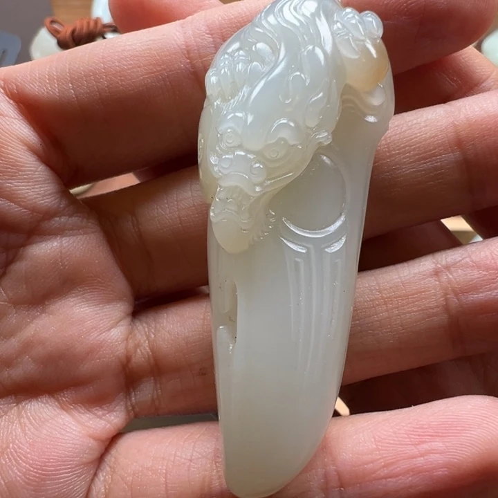 和田玉未镶嵌颈饰龙