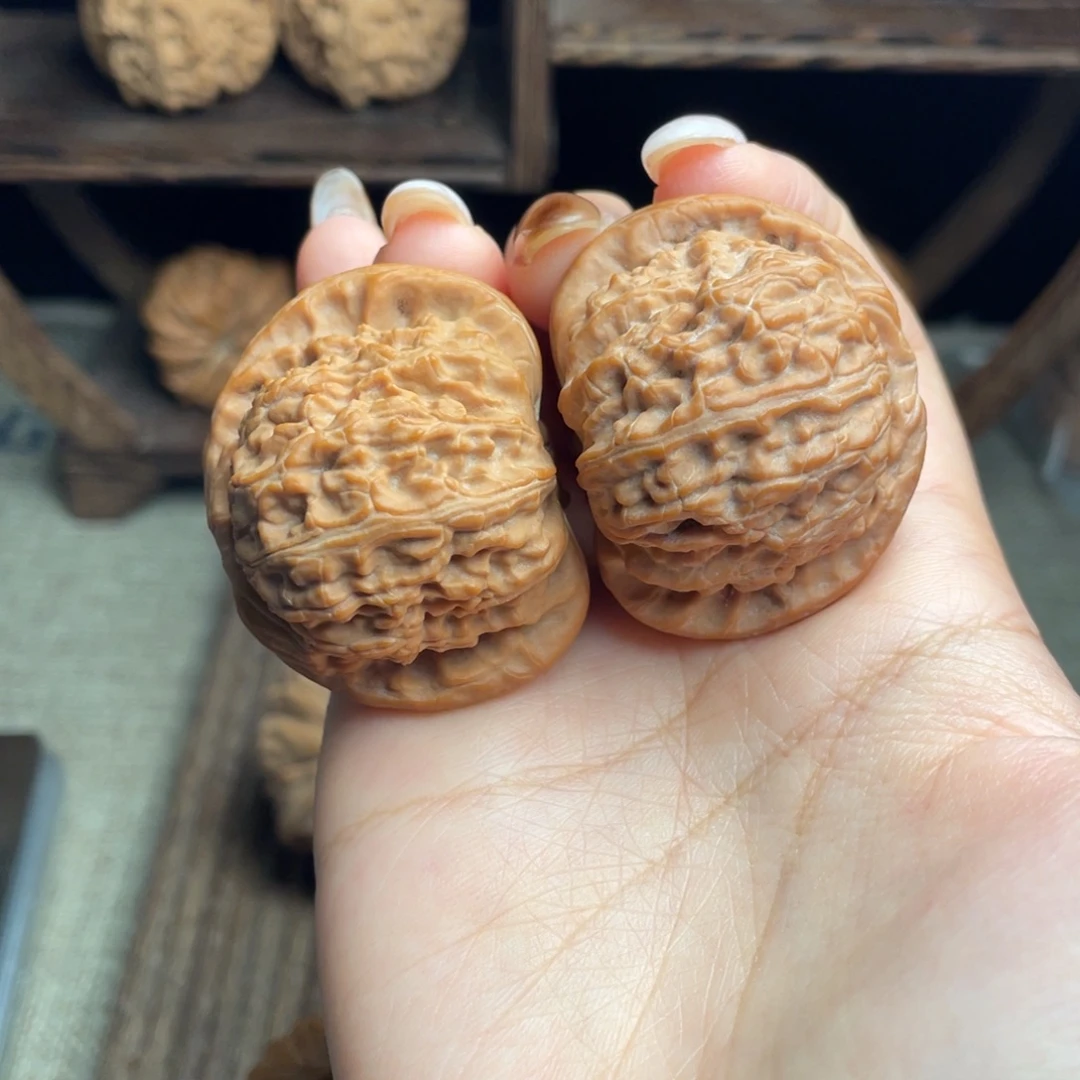 文玩核桃吊坠白狮子42 全品白茬精配毕业红皮