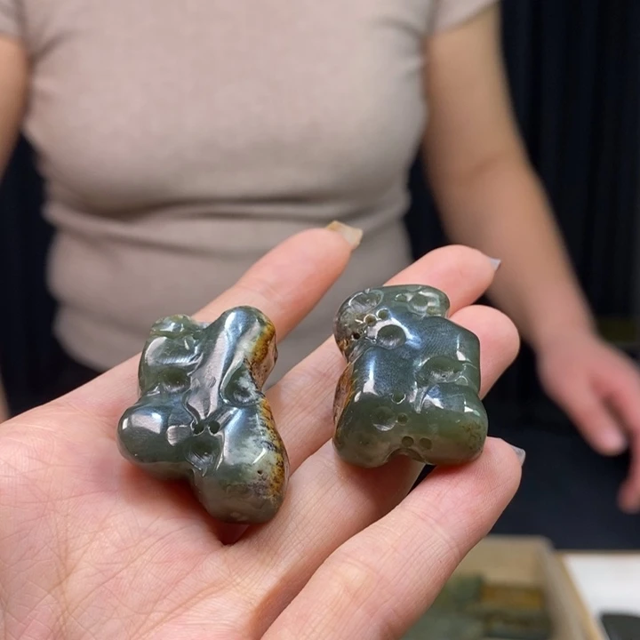 岫岩河磨玉（透闪石质玉）颈饰未镶嵌