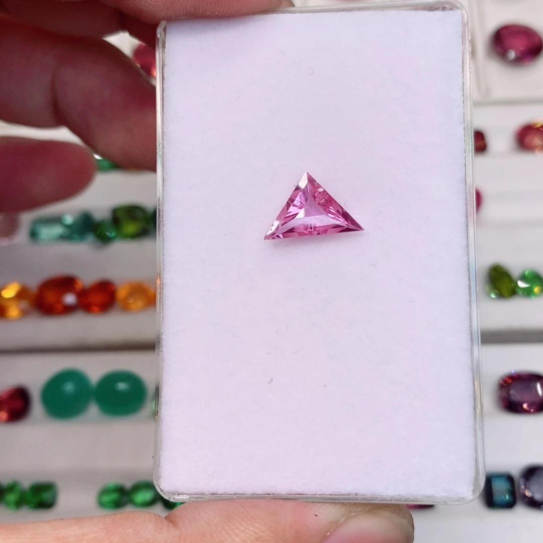 蓝宝石裸石未镶嵌粉色蓝宝石1.08克拉