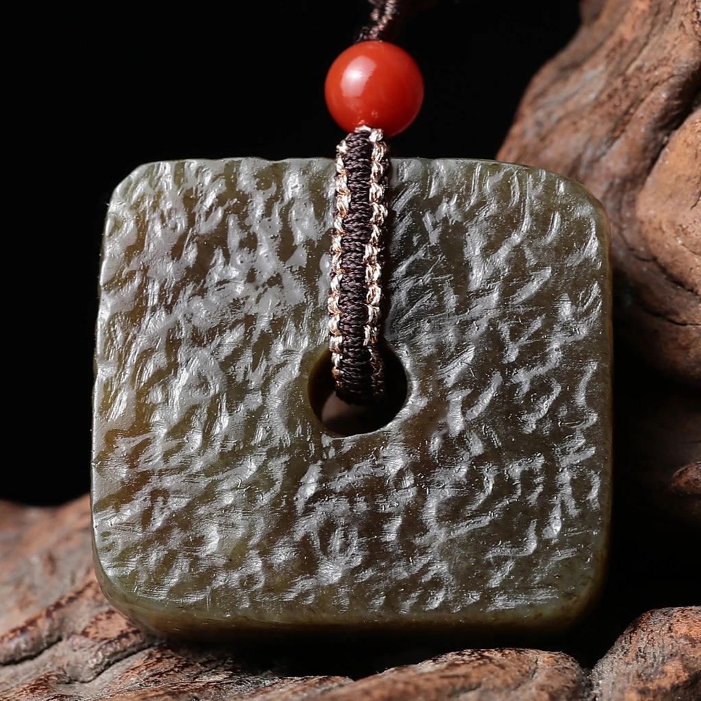 天然和田玉糖色方扣吊坠