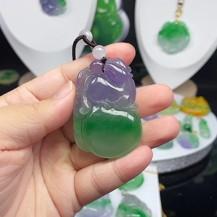 翡翠未镶嵌吊坠(赠链)?****?