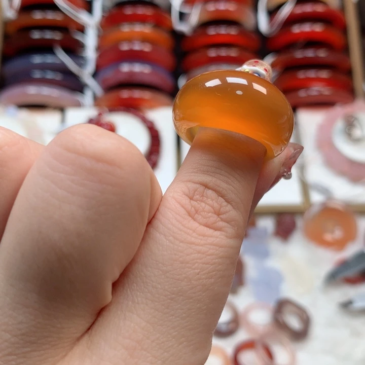 玛瑙/玉髓手镯未镶嵌燕****