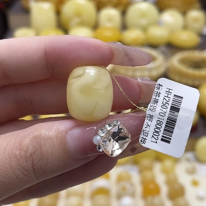 琥珀未镶嵌裸石15.7*18.7mm妖花桶珠瑕