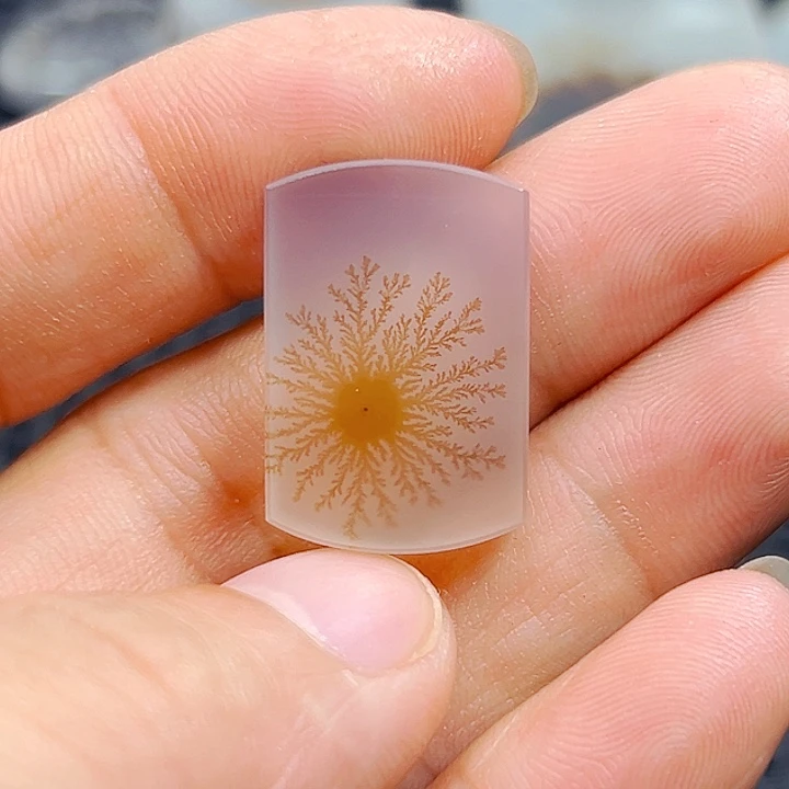 晴***。未镶嵌玛瑙/玉髓珠宝半成品