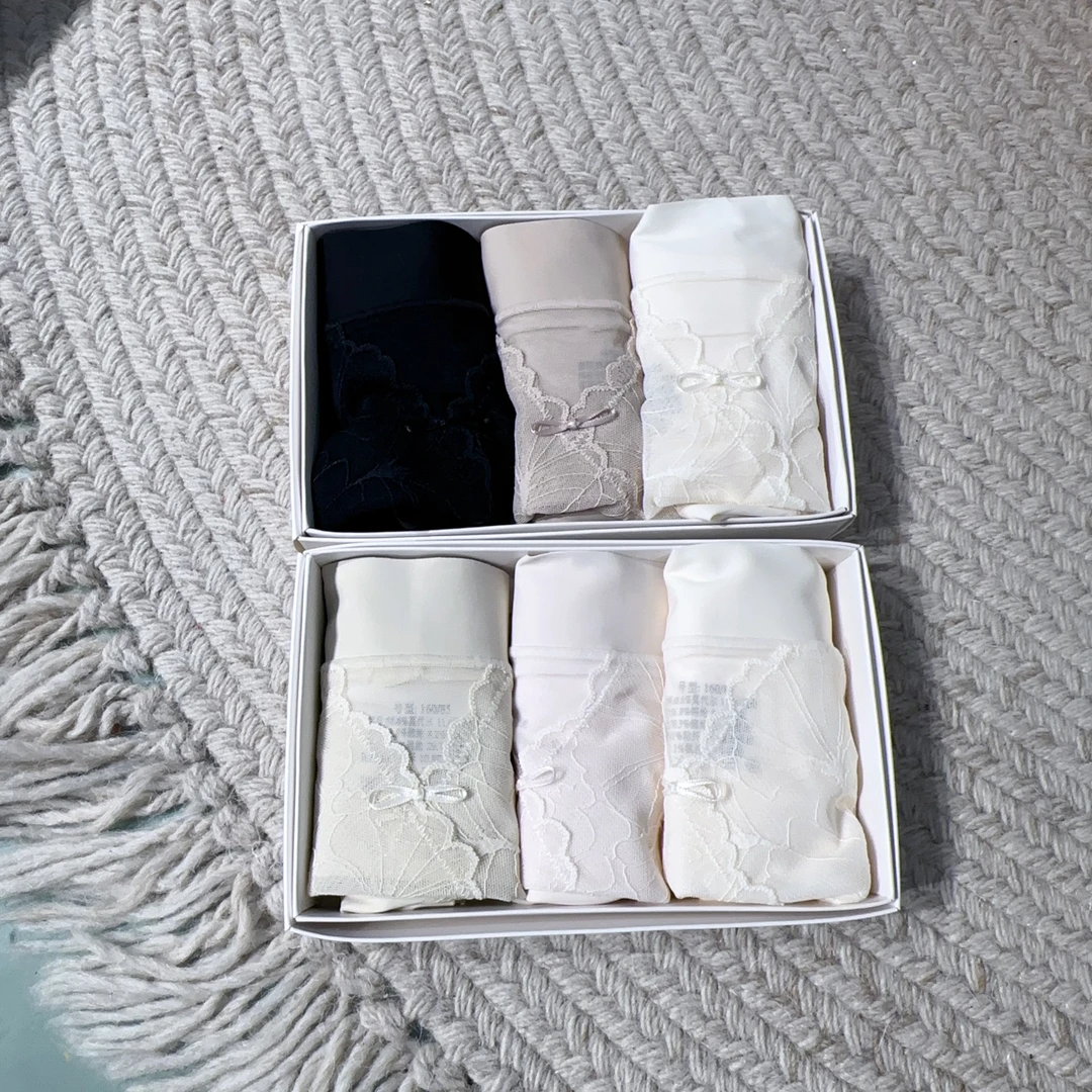 69083 金枝玉叶 中高腰莫代尔大包臀蕾丝拼接性感设计女生内裤