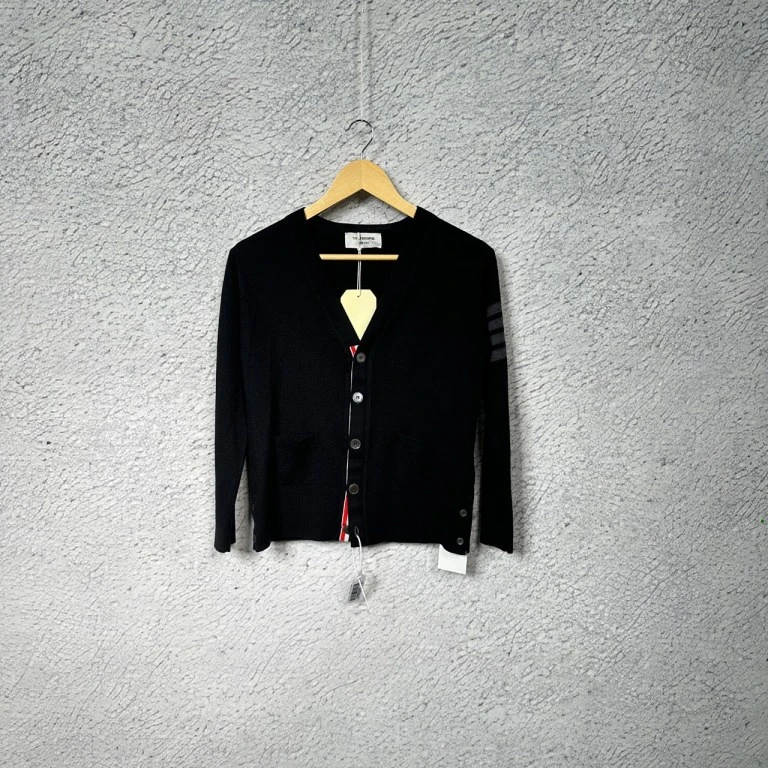 未使用 THOMBROWNE 黑色羊毛针织开衫/1码