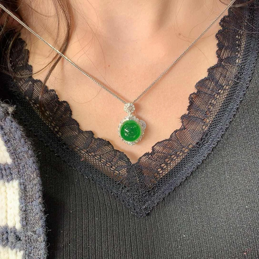 翡翠吊坠(赠链)18K金镶嵌