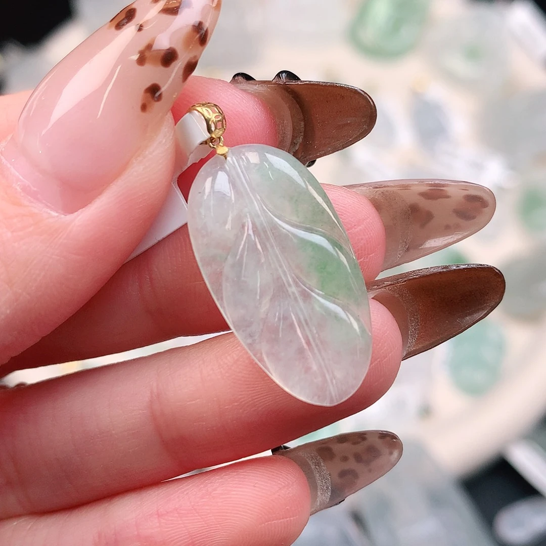 翡翠颈饰18K金镶嵌飘绿叶子30、25、14、3