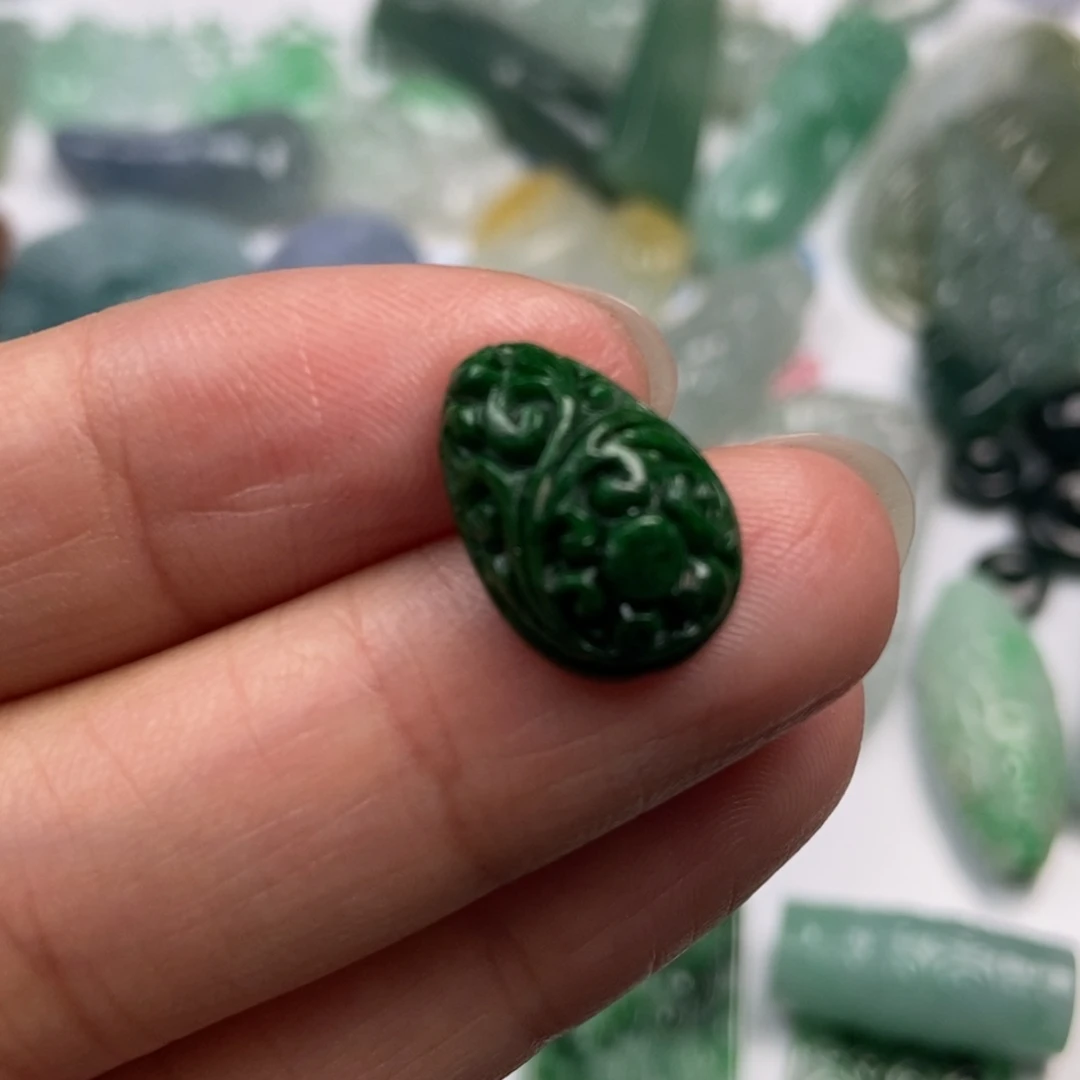 梅***姐翡翠未镶嵌颈饰翡翠