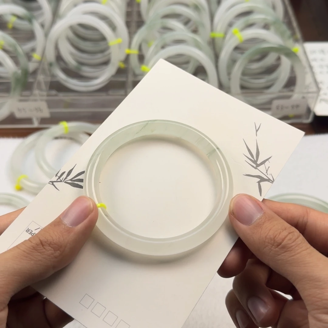 石英质玉（天山翠）未镶嵌手镯