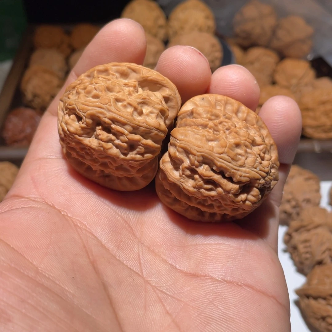 文玩核桃吊坠五*蚁白狮子