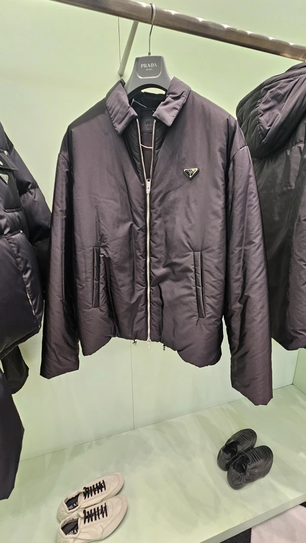 未使用 Prada/普拉达 男士男款短款时尚休闲百搭连帽秋冬