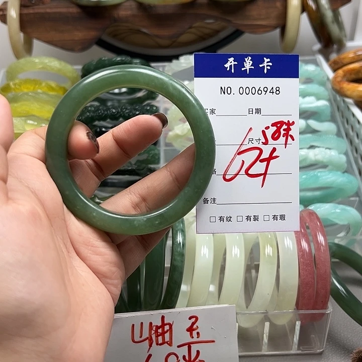春***开蛇纹石玉未镶嵌手镯