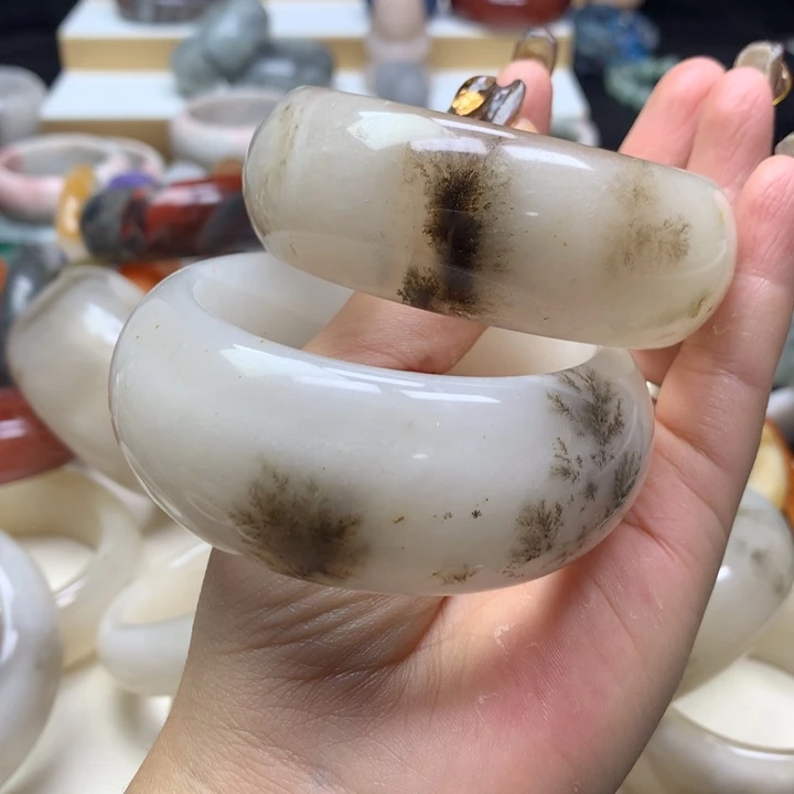 未镶嵌手镯石英质玉飞*