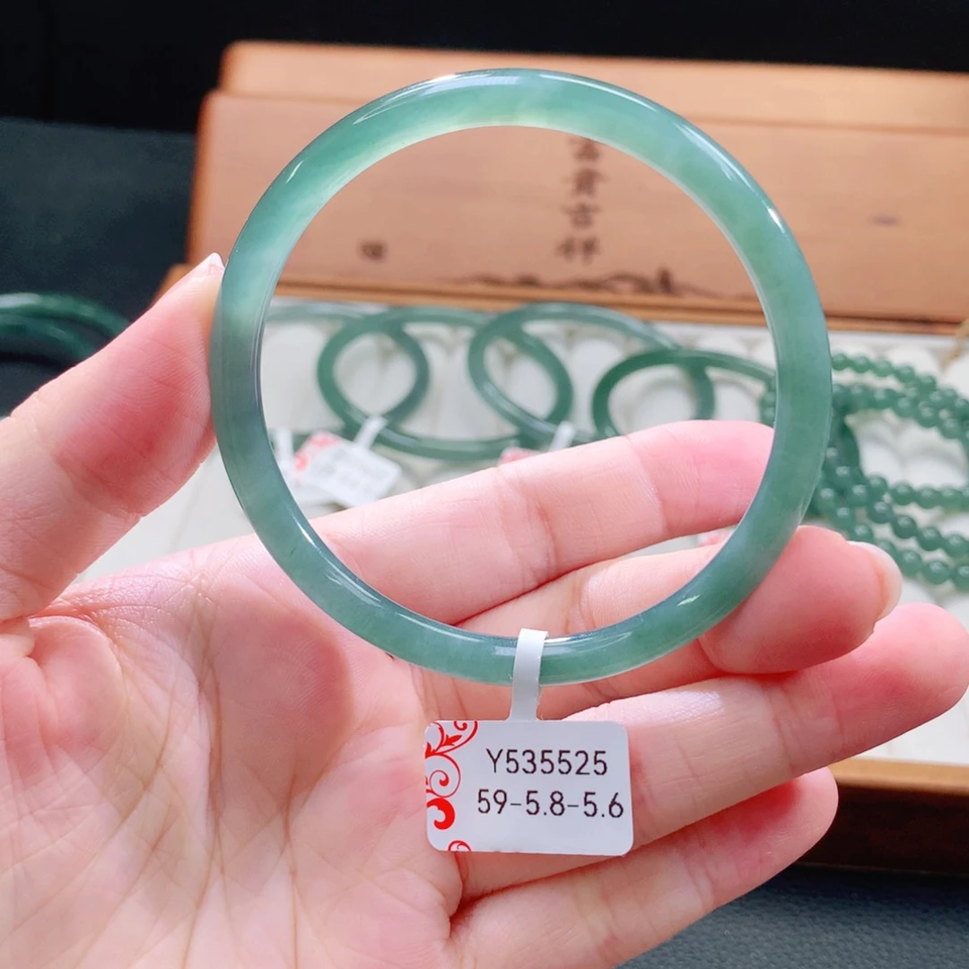 翡翠手镯（圆镯）未镶嵌