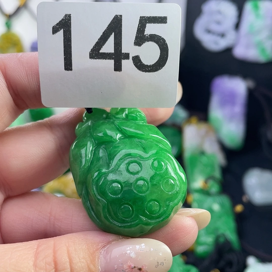 翡翠未镶嵌吊坠(赠链)