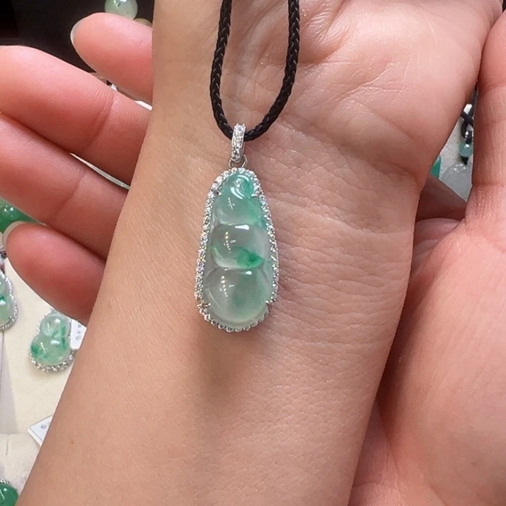 石英质玉银S925镀金镶嵌颈饰