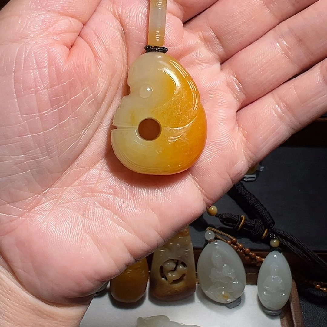 风***淡和田玉未镶嵌颈饰