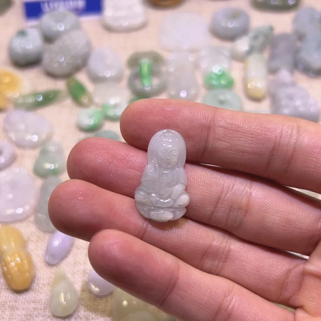 翡翠未镶嵌吊坠(不含链)你