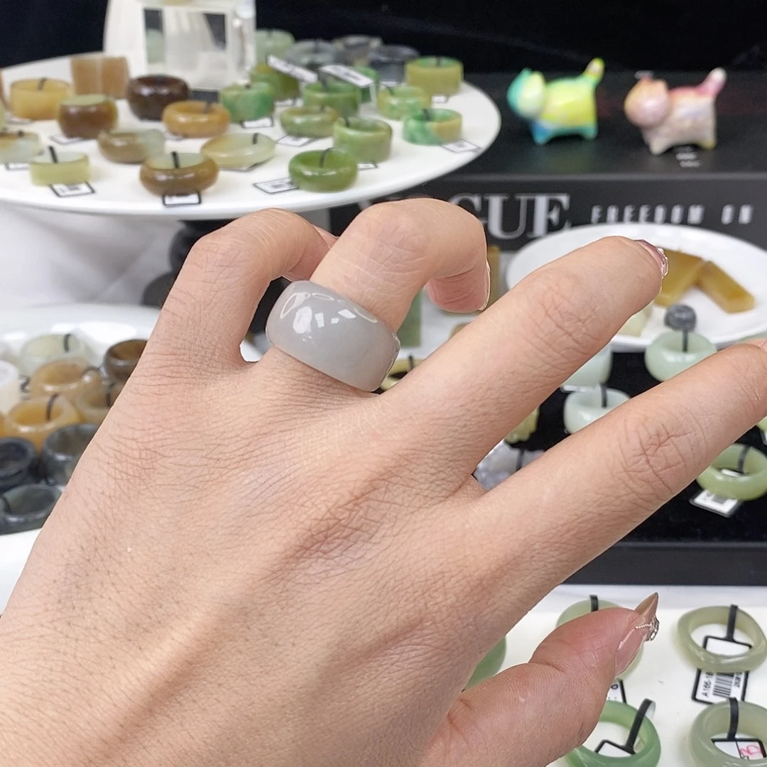 未镶嵌戒指和田玉（糖玉）Q44烟紫馒头16.4不退换