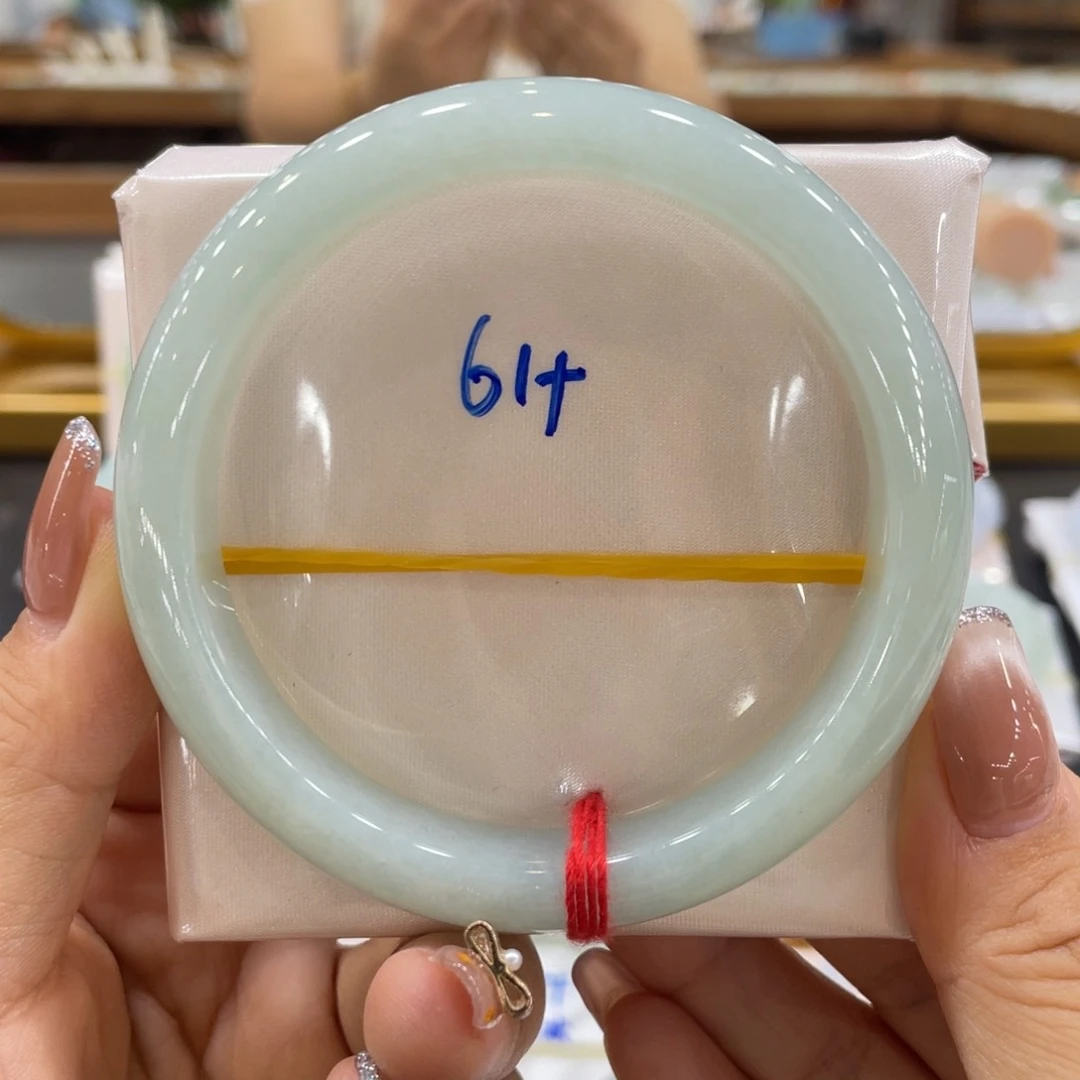 翡翠手镯未镶嵌翡翠