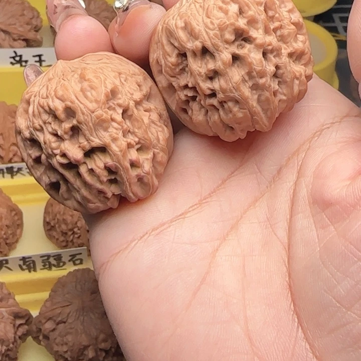 大***兵桃核吊坠弯弯核桃将军榜