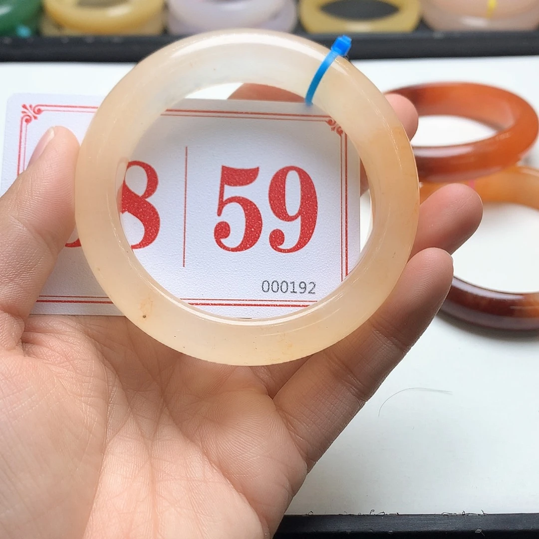 未镶嵌石英质玉（黄龙玉）手镯心*