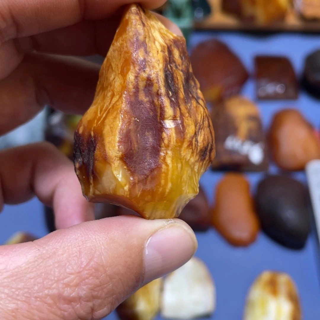 定制琥珀未镶嵌危**?原