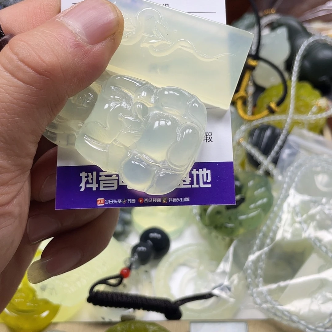 灵***玥蛇纹石玉未镶嵌颈饰