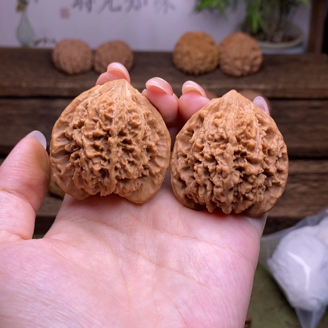 O***V文玩核桃把件全品40尺满天星桃心桩