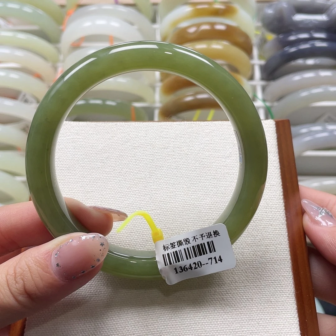 【闪购商品】未镶嵌手镯和田玉