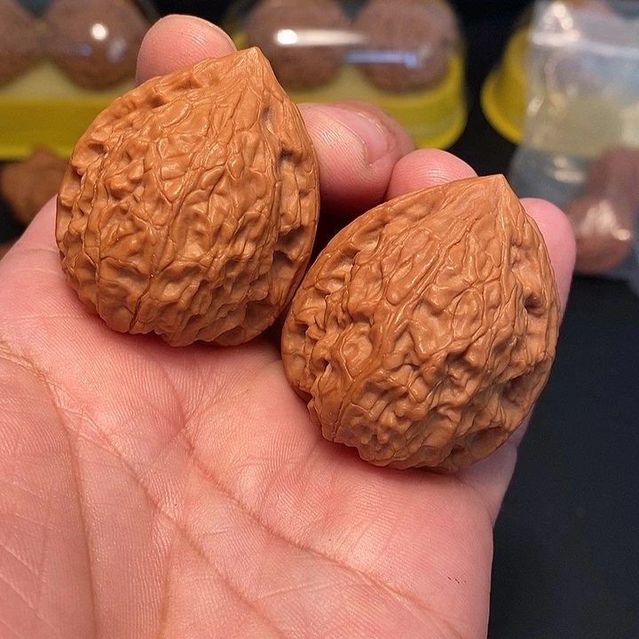 文玩核桃吊坠38尺，穿山甲