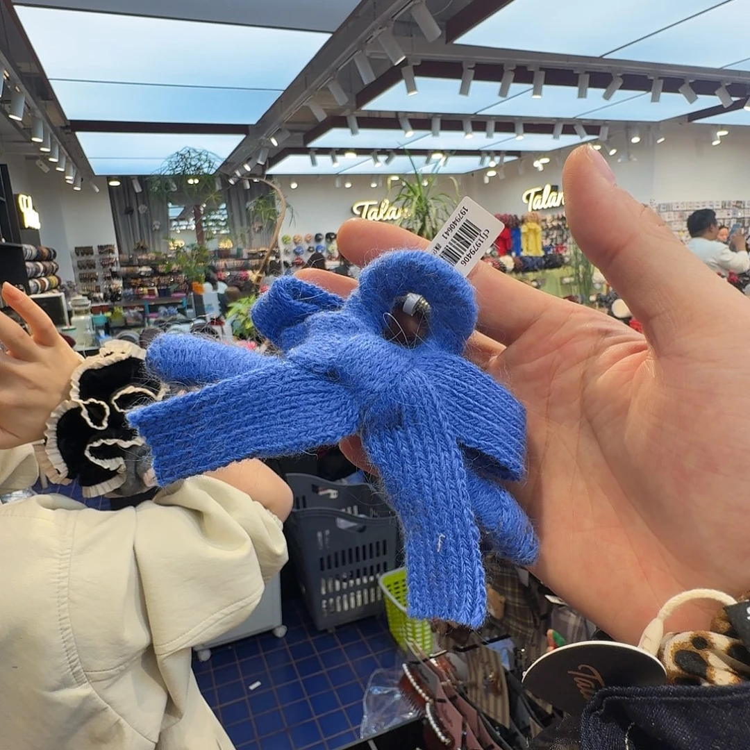 蓝色抓夹蝴蝶结哦哦哦