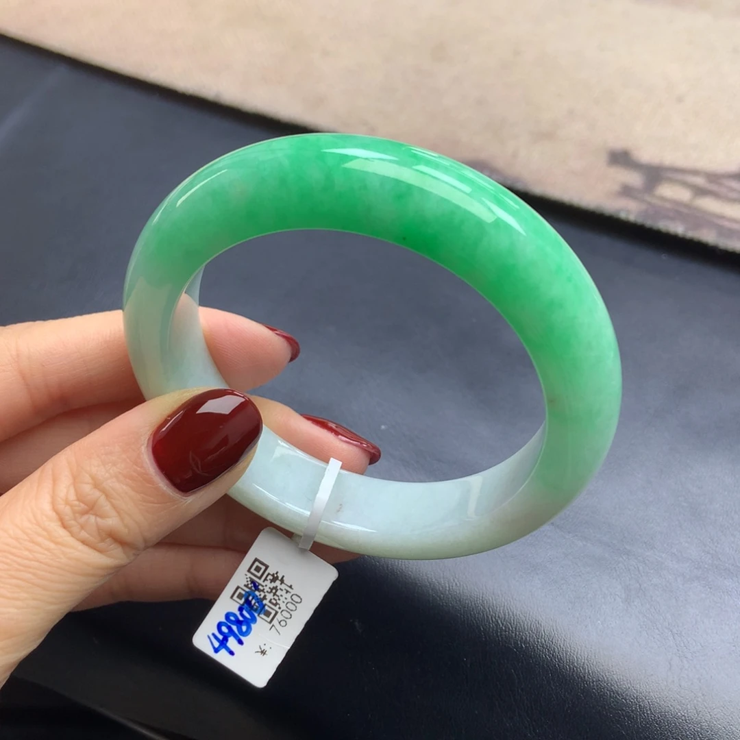 翡翠未镶嵌手镯白底青 推荐