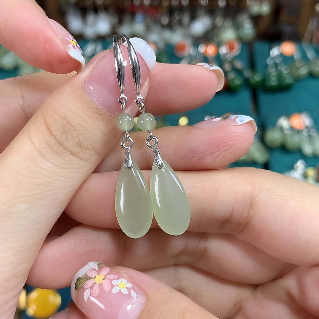 和田玉银S925镶嵌耳饰水滴卡18左右