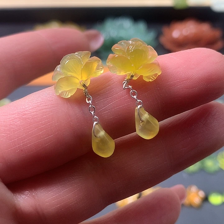 蛇纹石玉未镶嵌耳钉