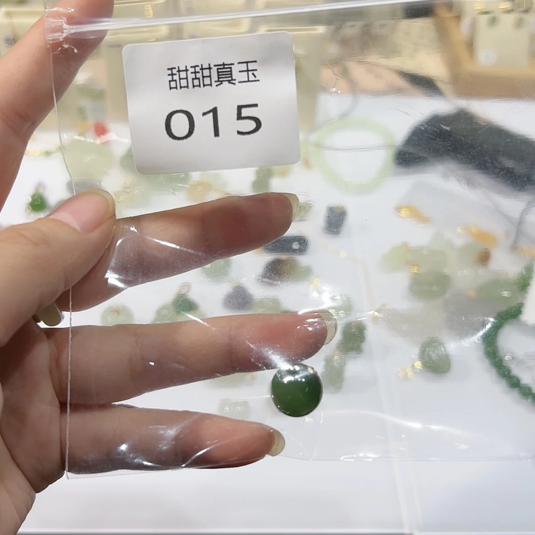 和田玉18K金镶嵌颈饰小**晴