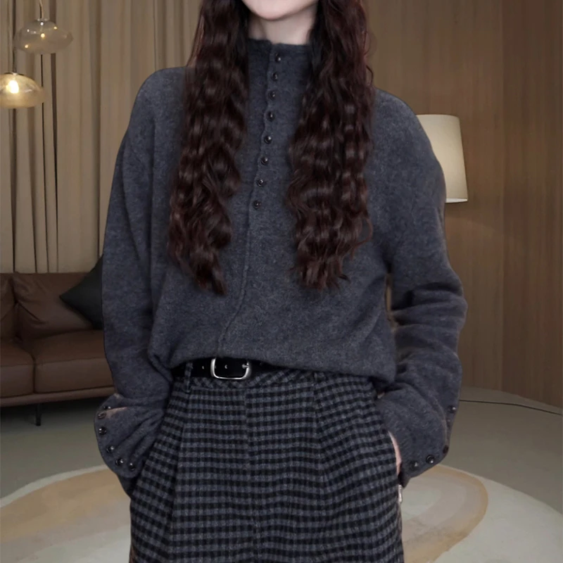 韩系慵懒风纯色半高领针织衫女秋冬时髦软糯舒适显瘦领扣毛衣上衣