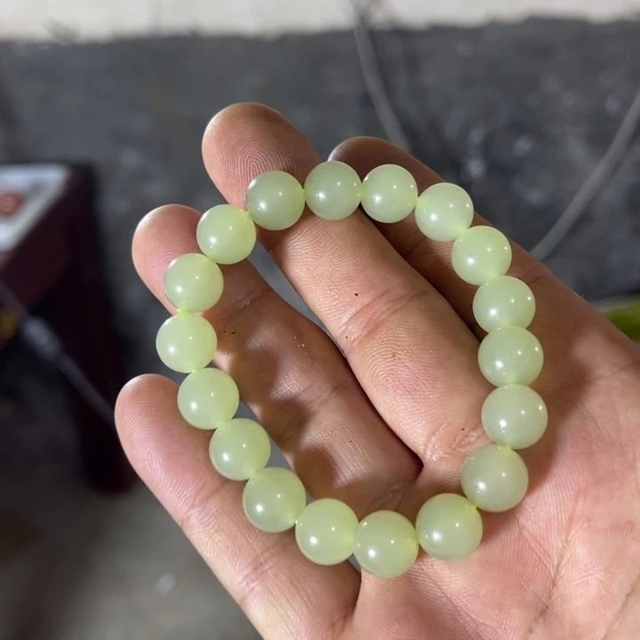 石英质玉未镶嵌颈饰