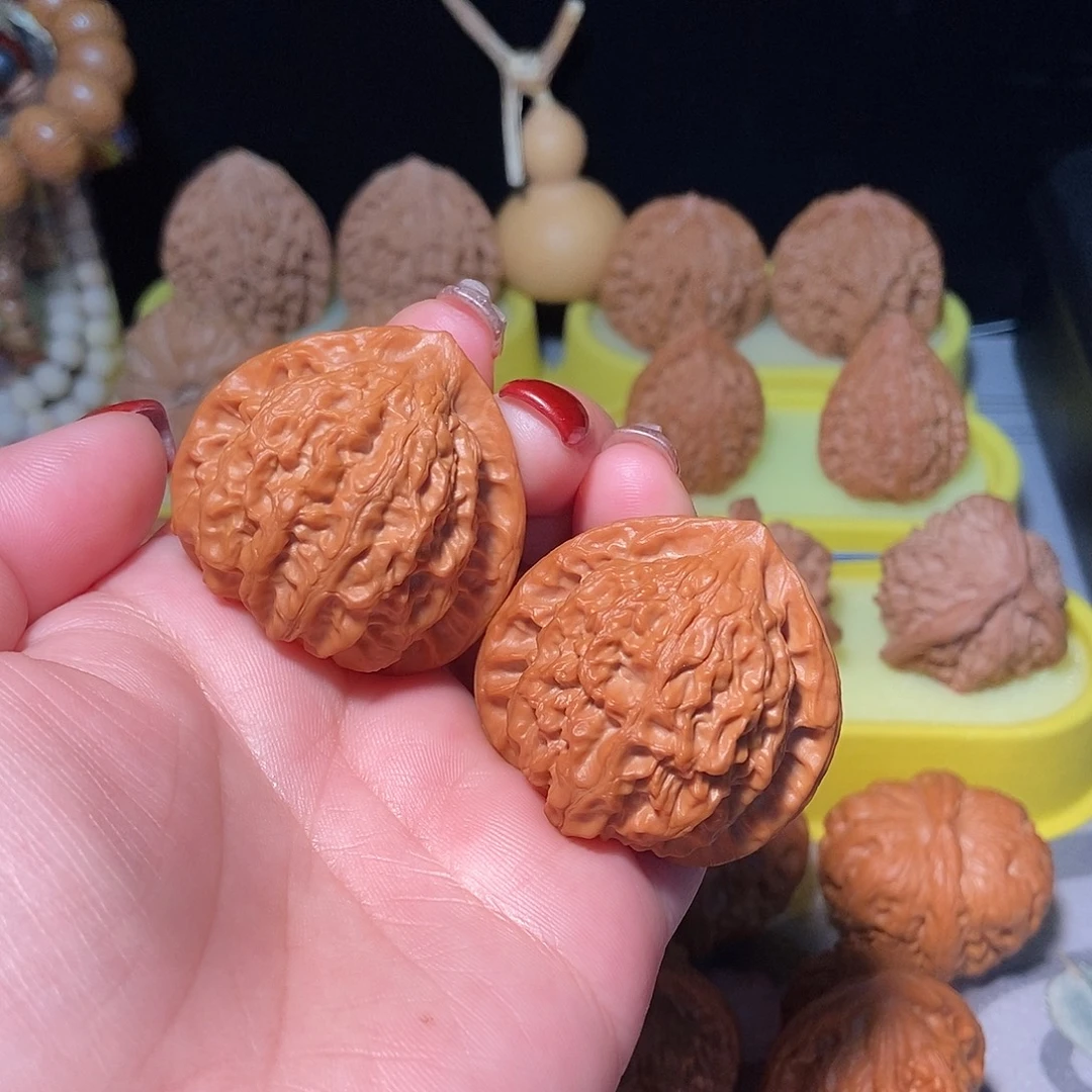 文玩核桃吊坠金牛