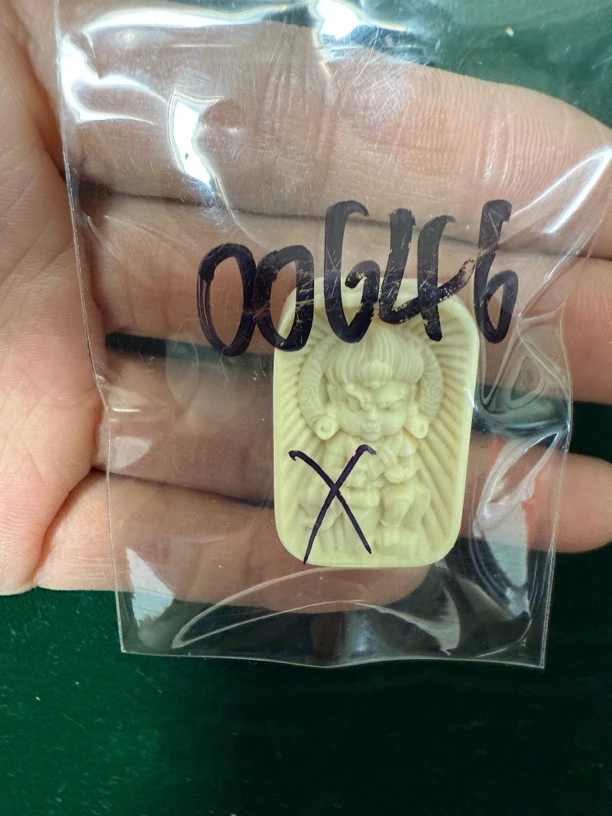 00646猛犸牙雕刻牌吊坠瑕疵介意勿拍