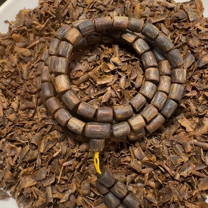 欢***马沉香碎屑沉香棋楠老乌身原叶虫漏沉水树心油老料42.7克